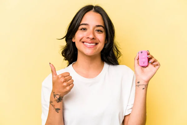 Young Hispanic Woman Holding Keys Car Isolated Pink Background Smiling — Stock Photo, Image