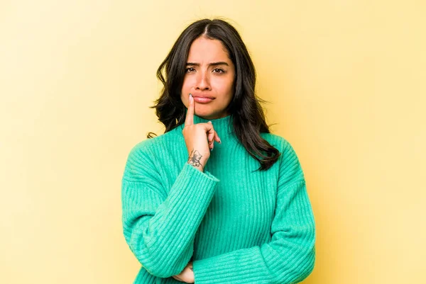 Young Hispanic Woman Isolated Yellow Background Unhappy Looking Camera Sarcastic — 스톡 사진