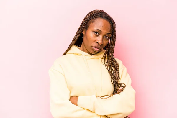 Jonge Afrikaanse Amerikaanse Vrouw Geïsoleerd Roze Achtergrond Die Verveeld Vermoeid — Stockfoto