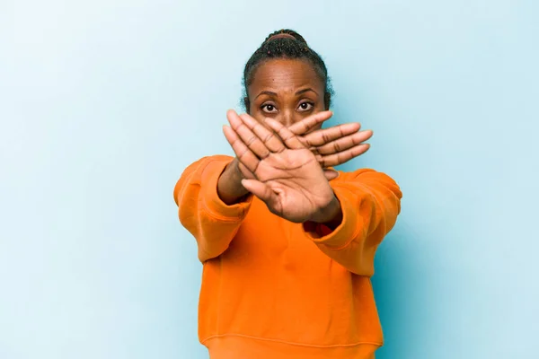 Young African American Woman Isolated Blue Background Doing Denial Gesture — Stock Photo, Image