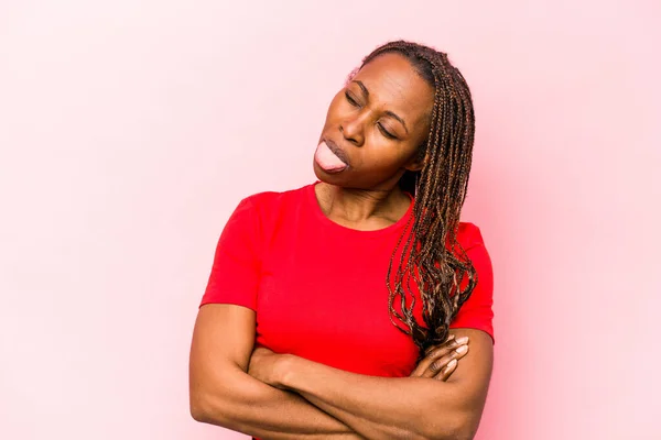 Genç Afrikalı Amerikalı Kadın Pembe Arka Planda Izole Edilmiş Komik — Stok fotoğraf