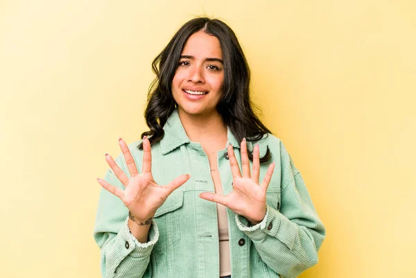 Young Hispanic Woman Isolated Yellow Background Rejecting Someone Showing Gesture — 스톡 사진