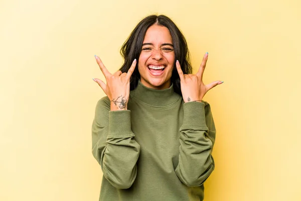 Young Hispanic Woman Isolated Yellow Background Showing Horns Gesture Revolution — 스톡 사진