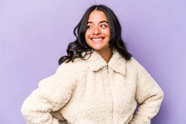 Young Hispanic Woman Isolated Purple Background Confident Keeping Hands Hips — 스톡 사진