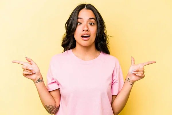 Young Hispanic Woman Isolated Yellow Background Pointing Different Copy Spaces — 스톡 사진