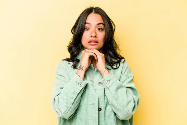 Young Hispanic Woman Isolated Yellow Background Praying Luck Amazed Opening — 스톡 사진