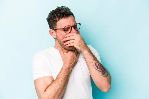 Young Caucasian Man Isolated Blue Background Suffers Pain Throat Due — Stock Photo, Image