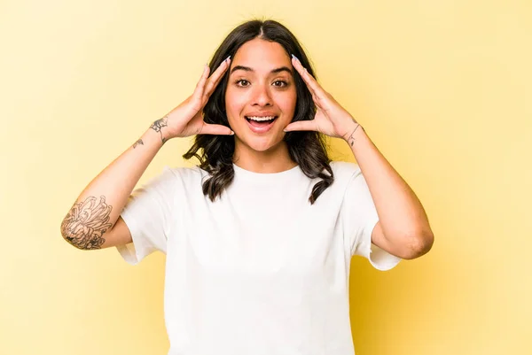 Young Hispanic Woman Isolated Yellow Background Receiving Pleasant Surprise Excited — 스톡 사진
