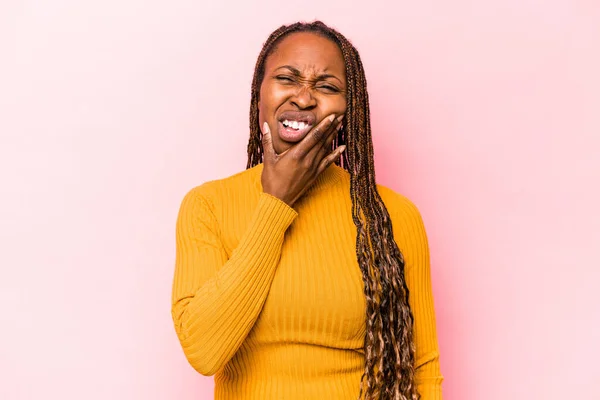Молодая Африканская Американка Изолирована Розовом Фоне Сильные Зубы Боль Зубах — стоковое фото