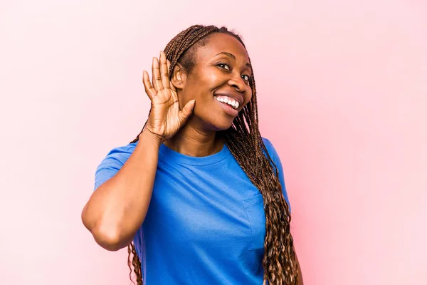 Young African American Woman Isolated Pink Background Trying Listening Gossip — Stock Photo, Image