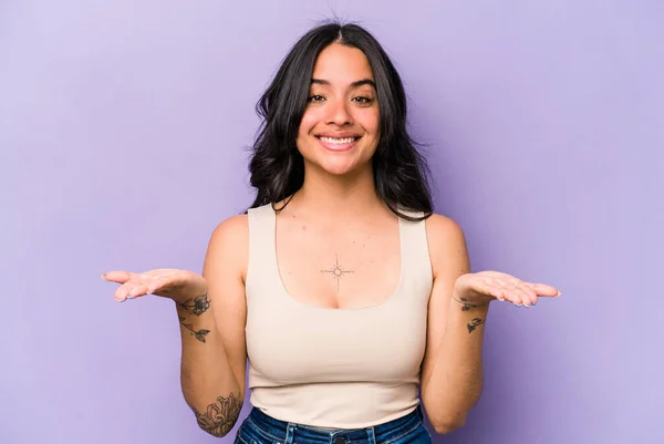 Young Hispanic Woman Isolated Purple Background Makes Scale Arms Feels — 스톡 사진