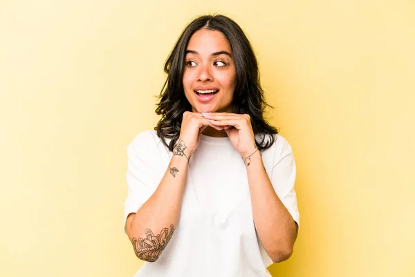 Young Hispanic Woman Isolated Yellow Background Praying Luck Amazed Opening — 스톡 사진