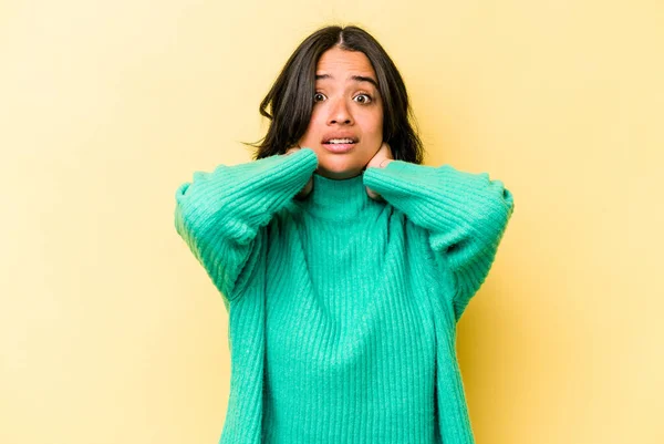 Young Hispanic Woman Isolated Yellow Background Screaming Rage — Foto Stock
