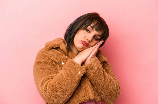 Young Caucasian Woman Isolated Pink Background Yawning Showing Tired Gesture — Stock Photo, Image