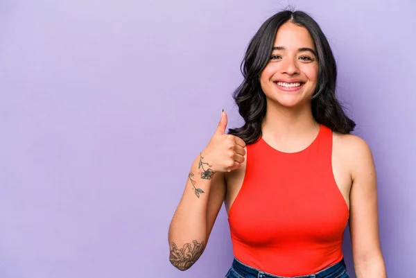 Young Hispanic Woman Isolated Purple Background Smiling Raising Thumb — 스톡 사진