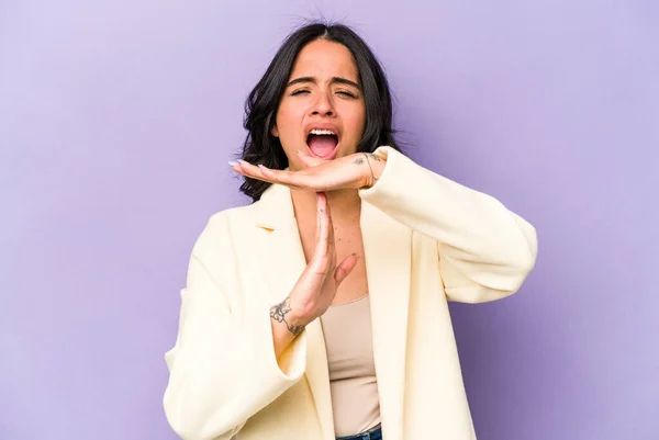 Young Hispanic Woman Isolated Purple Background Showing Timeout Gesture — 스톡 사진