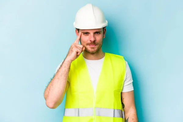 Young Laborer Caucasian Man Isolated Blue Background Pointing Temple Finger — 스톡 사진