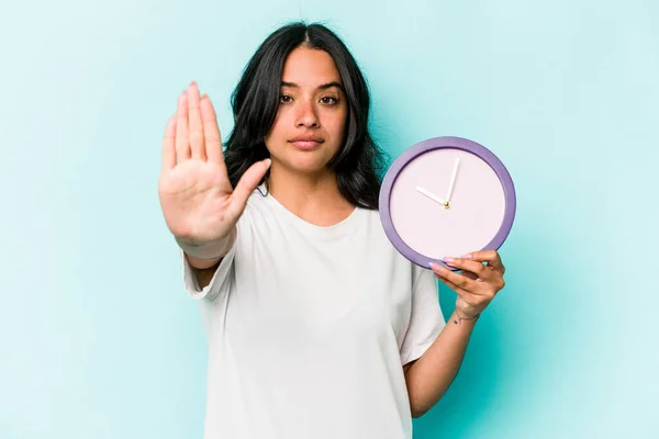 Young Hispanic Woman Holding Clock Isolated Blue Background Standing Outstretched — Stok fotoğraf