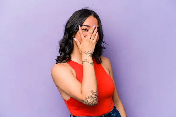 Young Hispanic Woman Isolated Purple Background Blink Camera Fingers Embarrassed — Stock Photo, Image