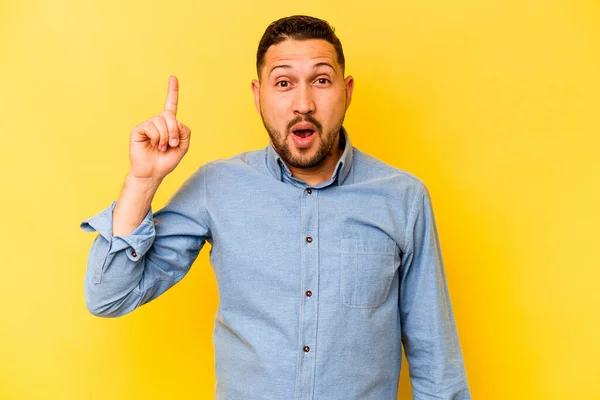 Young Hispanic Man Isolated Yellow Background Pointing Upside Opened Mouth — Stock Photo, Image