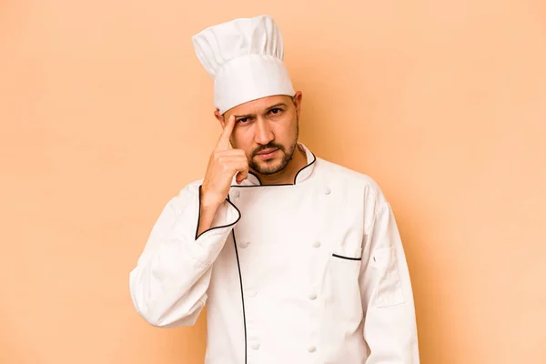 Hispanic Chef Man Isolated Beige Background Pointing Temple Finger Thinking — Zdjęcie stockowe