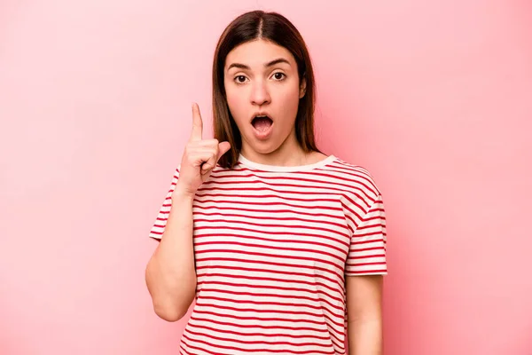 Mujer Joven Caucásica Aislada Sobre Fondo Rosa Apuntando Revés Con — Foto de Stock