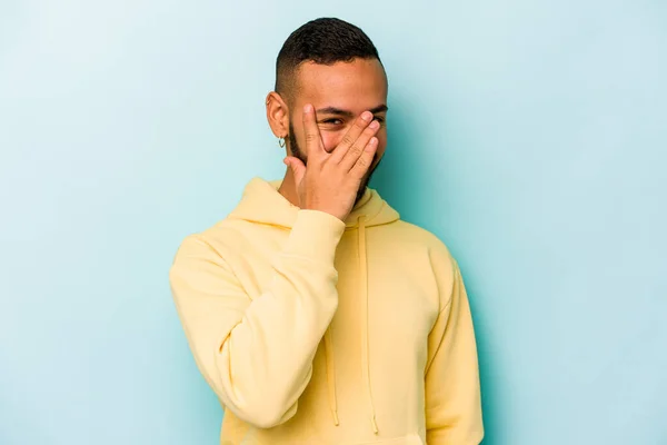 Young Hispanic Man Isolated Blue Background Blink Camera Fingers Embarrassed — ストック写真