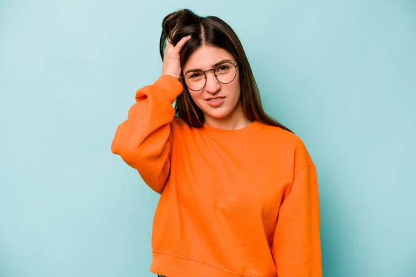 Junge Kaukasische Frau Isoliert Auf Blauem Hintergrund Müde Und Sehr — Stockfoto