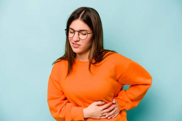 Jonge Blanke Vrouw Geïsoleerd Blauwe Achtergrond Met Leverpijn Maagpijn — Stockfoto