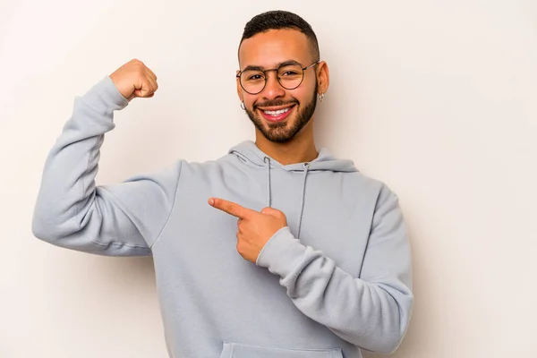 Young Hispanic Man Isolated White Background Showing Strength Gesture Arms — 스톡 사진