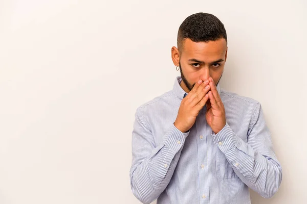 Young Hispanic Man Isolated White Background Making Plan Mind Setting — Stock Photo, Image