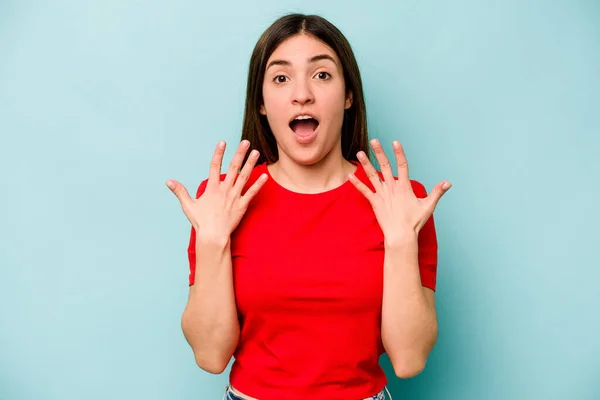 Jonge Blanke Vrouw Geïsoleerd Blauwe Achtergrond Tonen Nummer Tien Met — Stockfoto