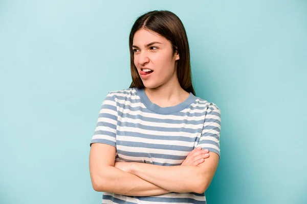 Junge Kaukasische Frau Isoliert Auf Blauem Hintergrund Lustig Und Freundlich — Stockfoto