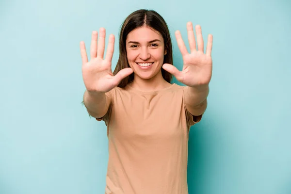 Young Caucasian Woman Isolated Blue Background Showing Number Ten Hands — Stock Photo, Image