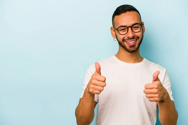 Young Hispanic Man Isolated Blue Background Smiling Raising Thumb — Stock Photo, Image