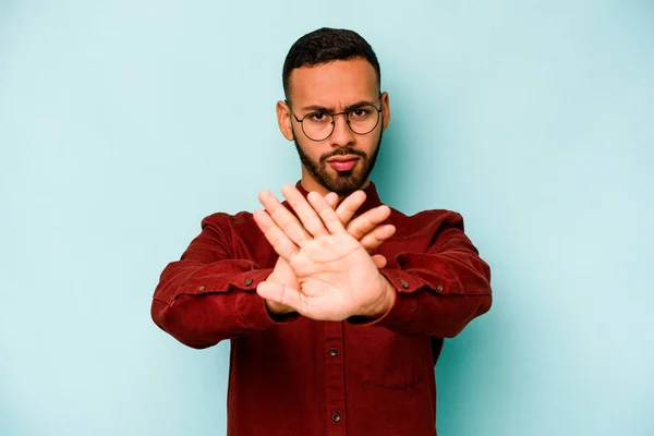 Young Hispanic Man Isolated Blue Background Standing Outstretched Hand Showing — ストック写真