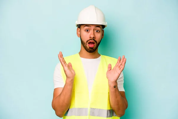 Young Laborer Hispanic Man Isolated Blue Background Surprised Shocked — стоковое фото