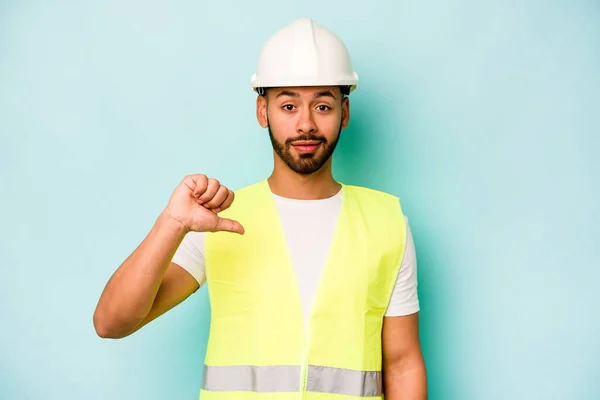 Young Laborer Hispanic Man Isolated Blue Background Showing Dislike Gesture — Stock Photo, Image