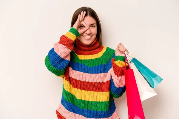Ung Kaukasiska Kvinna Går Till Shopping Isolerad Vit Bakgrund Upphetsad — Stockfoto