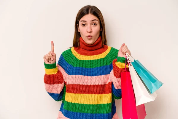 Ung Kaukasisk Kvinna Till Shopping Isolerad Vit Bakgrund Har Någon — Stockfoto