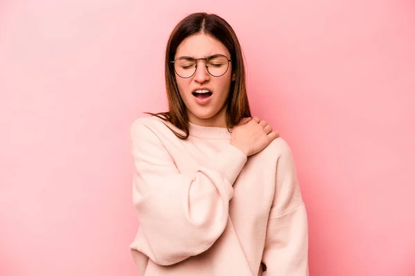 Mulher Branca Jovem Isolado Fundo Rosa Com Uma Dor Ombro — Fotografia de Stock