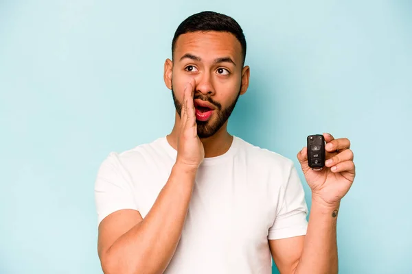 Young Hispanic Man Holding Car Keys Isolated Blue Background Saying — Fotografia de Stock