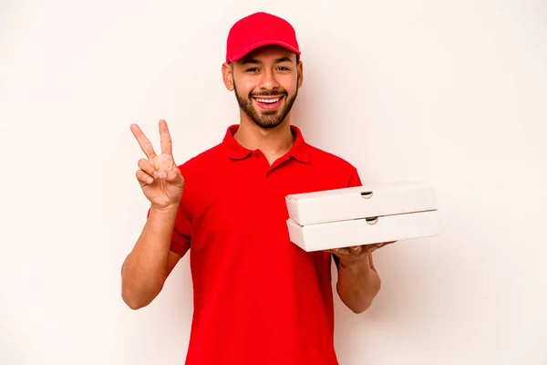 Young Hispanic Delivery Man Holding Pizzas Isolated White Background Joyful — ストック写真