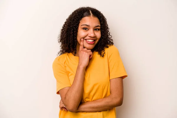 Jong Afrikaanse Amerikaanse Vrouw Geïsoleerd Witte Achtergrond Glimlachen Gelukkig Zelfverzekerd — Stockfoto