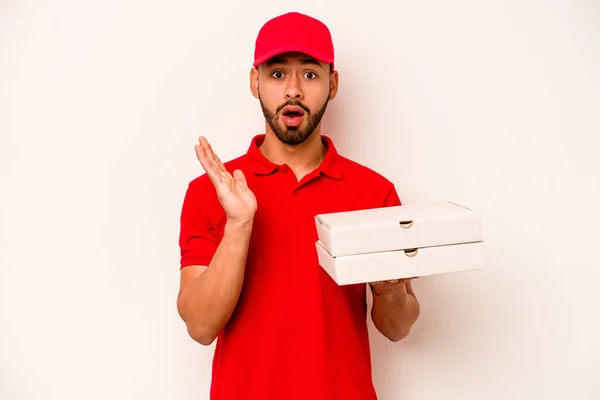 Young Hispanic Delivery Man Holding Pizzas Isolated White Background Surprised — Stockfoto
