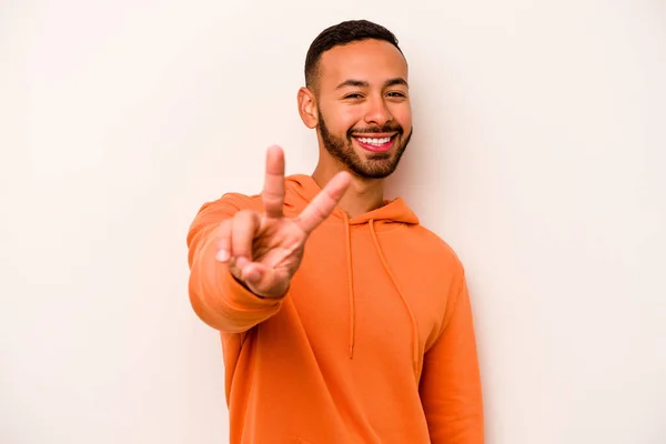 Young Hispanic Man Isolated White Background Joyful Carefree Showing Peace — 스톡 사진