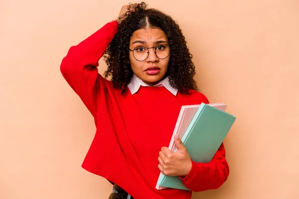 Jovem Estudante Afro Americano Mulher Isolada Fundo Bege Sendo Chocada — Fotografia de Stock