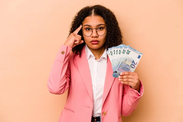 Young African American Business Woman Holding Banknotes Isolated Beige Background — ストック写真