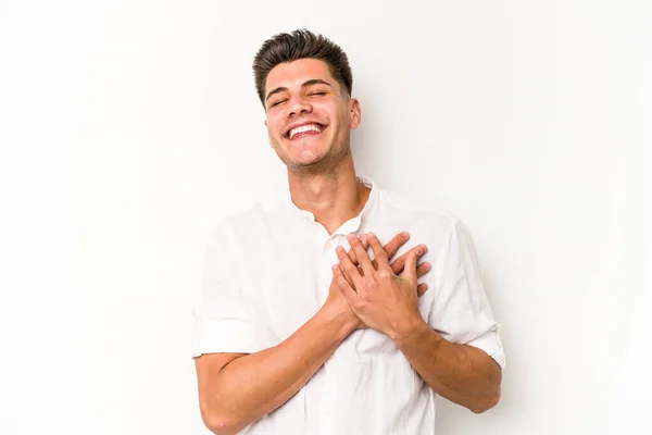 Νεαρός Καυκάσιος Άνδρας Απομονωμένος Λευκό Φόντο Γελώντας Κρατώντας Χέρια Στην — Φωτογραφία Αρχείου