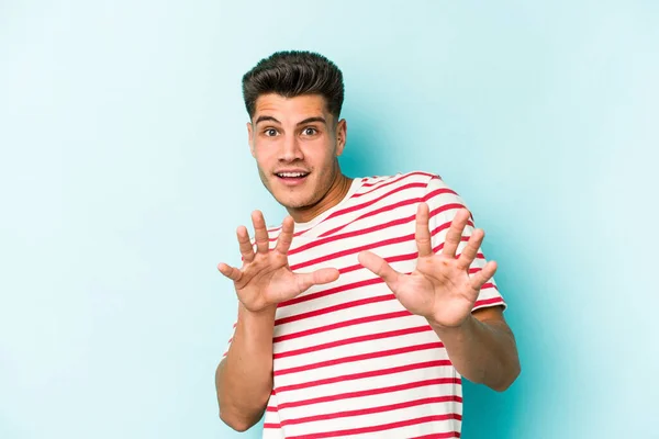 Young Caucasian Man Isolated Blue Background Rejecting Someone Showing Gesture — Stock Photo, Image